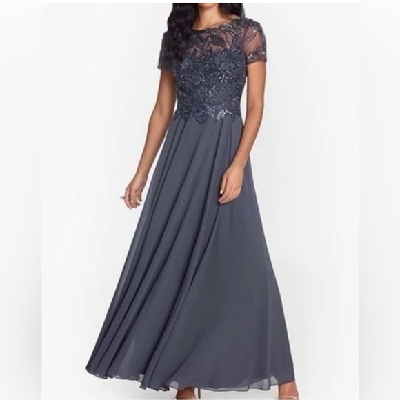 Xscape Dresses & Skirts - XSCAPE
Embellished Short Sleeve Chiffon Gown